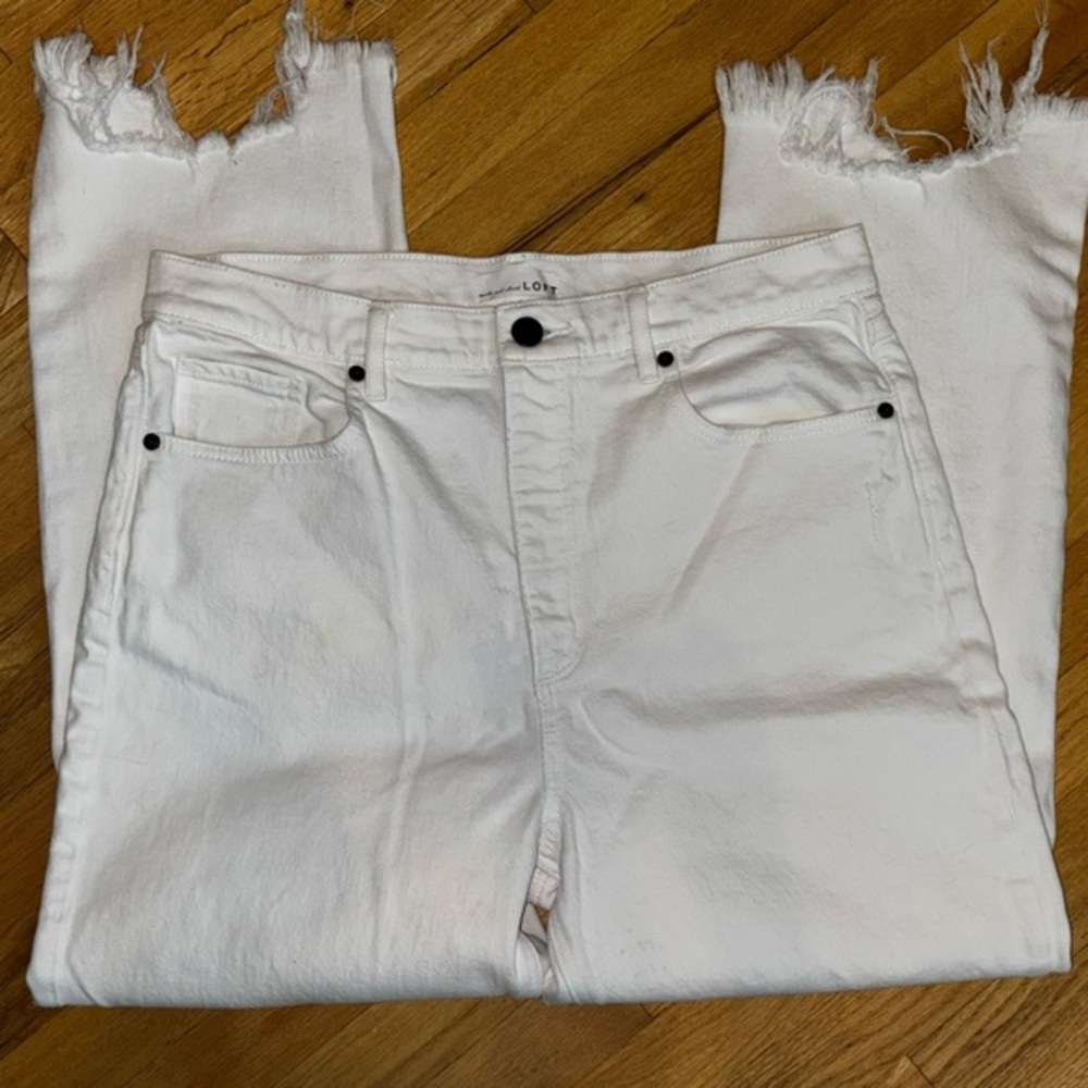 LOFT White Distressed Jeans Size 12, The 90’s High Waist Straight 31” Waist 🐝